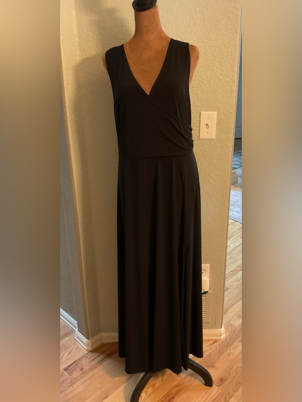 Classic Black V-Neck Sleeveless Maxi Dress